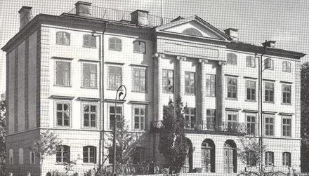 År 1778 sålde universitetet gården till professor Pehr Niclas Christiernin. Ännu 1817 innehade dennes änka Inga Elisabet Kiörning gården.